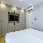 Villa Beachfront Luxury Mare, Featuring A Heated Pool, Fitness Area, And Sauna *