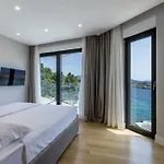 Beachfront Luxury Mare, Featuring A Heated Pool, Fitness Area, And Sauna Villa *