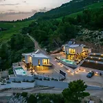 Villa Beachfront Luxury Mare, Featuring A Heated Pool, Fitness Area, And Sauna