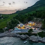 Villa Beachfront Luxury Mare, Featuring A Heated Pool, Fitness Area, And Sauna