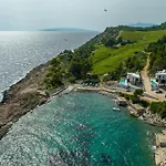 Villa Beachfront Luxury Mare, Featuring A Heated Pool, Fitness Area, And Sauna