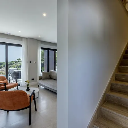Beachfront Luxury Mare, Featuring A Heated Pool, Fitness Area, And Sauna Potomje