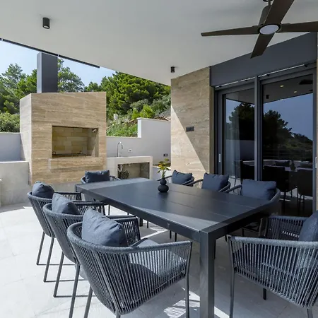 Beachfront Luxury Mare, Featuring A Heated Pool, Fitness Area, And Sauna Potomje