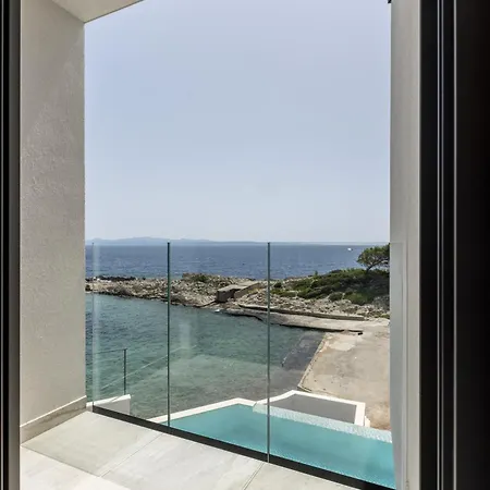 Villa Beachfront Luxury Mare, Featuring A Heated Pool, Fitness Area, And Sauna *
