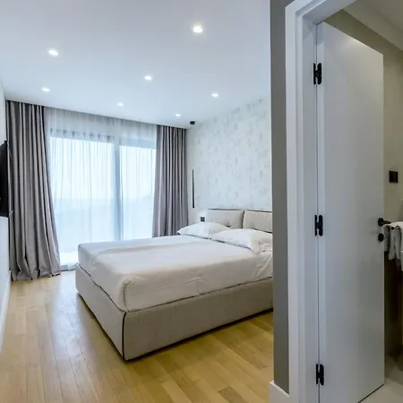 Beachfront Luxury Mare, Featuring A Heated Pool, Fitness Area, And Sauna Villa *