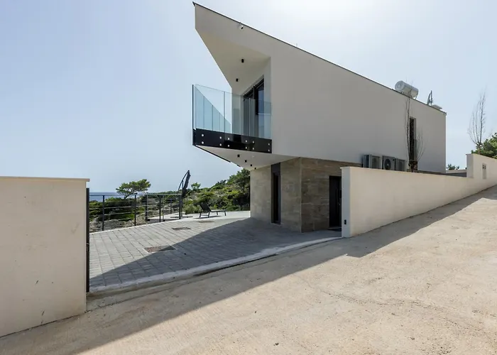 Willa Beachfront Luxury Mare, Featuring A Heated Pool, Fitness Area, And Sauna *