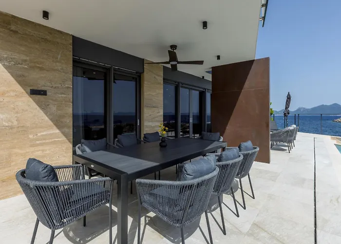 Beachfront Luxury Mare, Featuring A Heated Pool, Fitness Area, And Sauna Willa