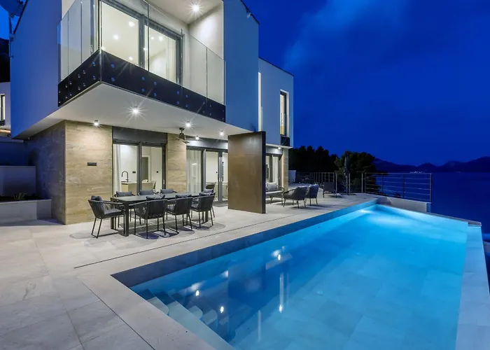 Willa Beachfront Luxury Mare, Featuring A Heated Pool, Fitness Area, And Sauna Potomje