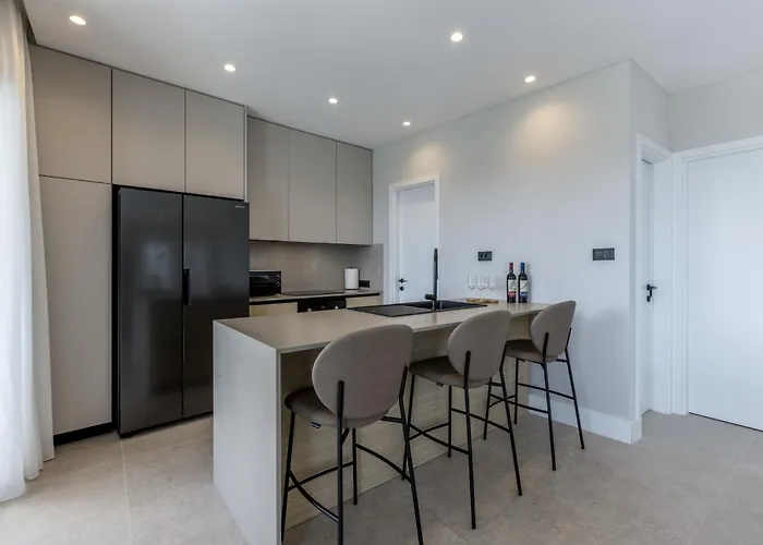 Beachfront Luxury Mare, Featuring A Heated Pool, Fitness Area, And Sauna Willa