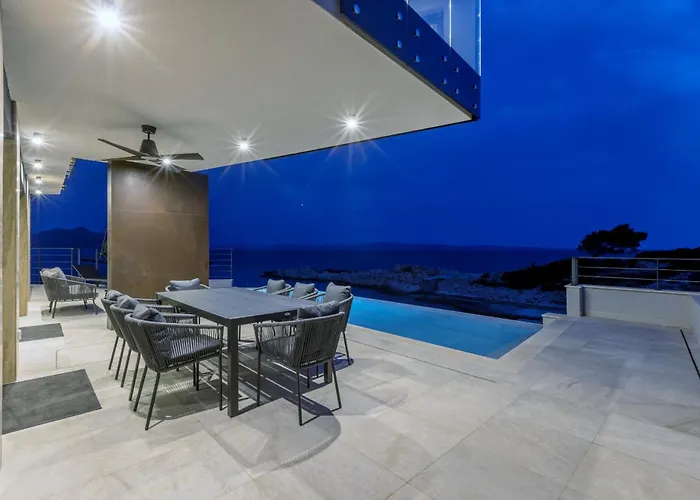 Beachfront Luxury Mare, Featuring A Heated Pool, Fitness Area, And Sauna Willa *