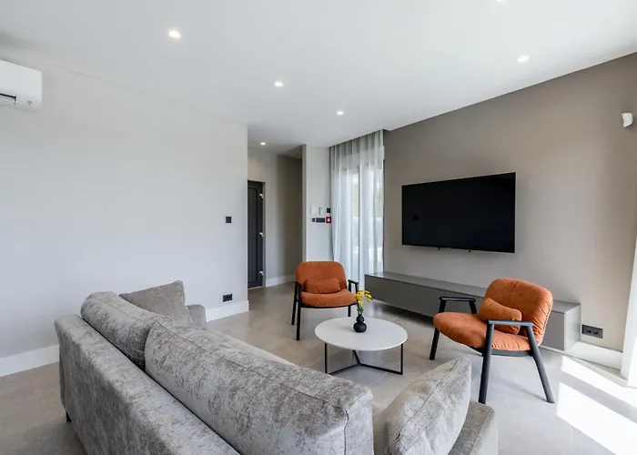 Beachfront Luxury Mare, Featuring A Heated Pool, Fitness Area, And Sauna Willa