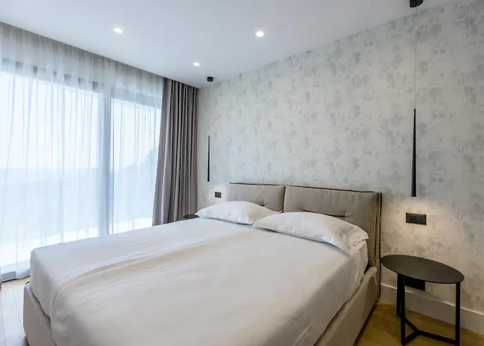 Beachfront Luxury Mare, Featuring A Heated Pool, Fitness Area, And Sauna Willa *