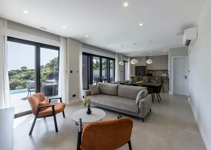 Beachfront Luxury Mare, Featuring A Heated Pool, Fitness Area, And Sauna Willa Potomje