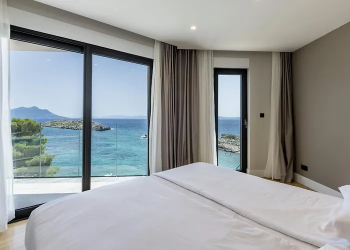 Willa Beachfront Luxury Mare, Featuring A Heated Pool, Fitness Area, And Sauna