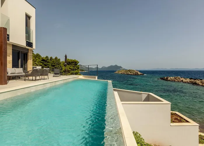 Beachfront Luxury Mare, Featuring A Heated Pool, Fitness Area, And Sauna Willa Potomje