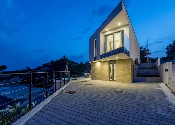 Willa Beachfront Luxury Mare, Featuring A Heated Pool, Fitness Area, And Sauna *