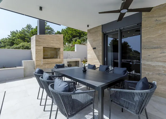Beachfront Luxury Mare, Featuring A Heated Pool, Fitness Area, And Sauna Potomje