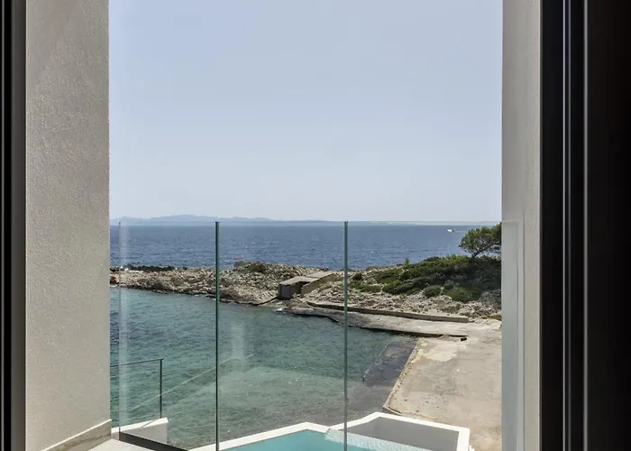 Willa Beachfront Luxury Mare, Featuring A Heated Pool, Fitness Area, And Sauna *