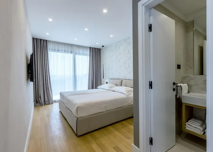 Beachfront Luxury Mare, Featuring A Heated Pool, Fitness Area, And Sauna Willa *