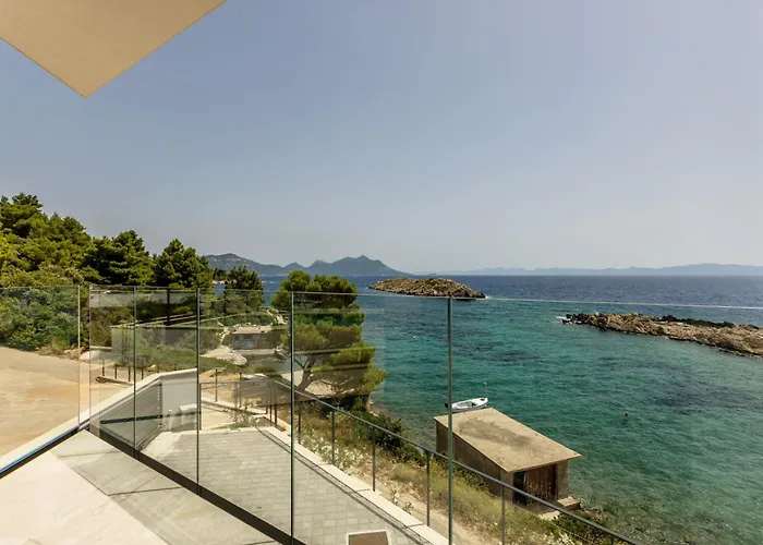 Beachfront Luxury Mare, Featuring A Heated Pool, Fitness Area, And Sauna Willa *