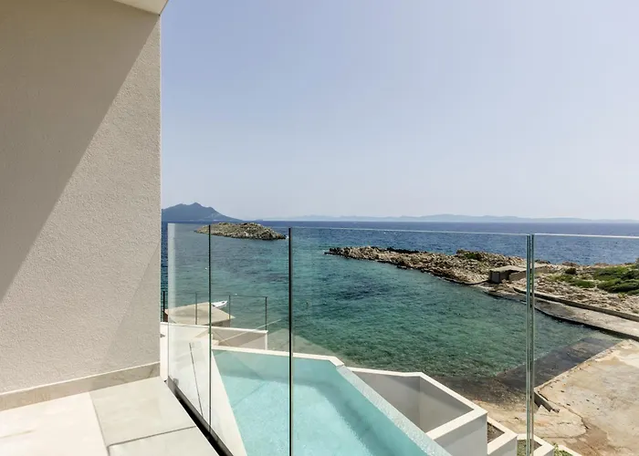 Beachfront Luxury Mare, Featuring A Heated Pool, Fitness Area, And Sauna Potomje