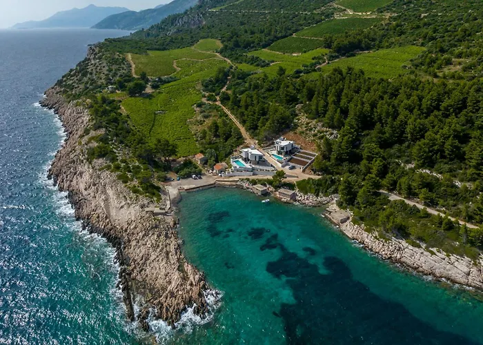 Beachfront Luxury Mare, Featuring A Heated Pool, Fitness Area, And Sauna Willa *