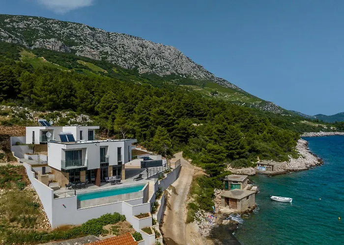Willa Beachfront Luxury Mare, Featuring A Heated Pool, Fitness Area, And Sauna