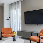 Beachfront Luxury Mare, Featuring A Heated Pool, Fitness Area, And Sauna 빌라