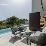 Beachfront Luxury Mare, Featuring A Heated Pool, Fitness Area, And Sauna 빌라