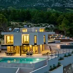 Beachfront Luxury Mare, Featuring A Heated Pool, Fitness Area, And Sauna *