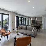 Beachfront Luxury Mare, Featuring A Heated Pool, Fitness Area, And Sauna 빌라 Potomje