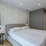 Beachfront Luxury Mare, Featuring A Heated Pool, Fitness Area, And Sauna Potomje