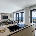 Beachfront Luxury Mare, Featuring A Heated Pool, Fitness Area, And Sauna 빌라