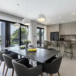 Beachfront Luxury Mare, Featuring A Heated Pool, Fitness Area, And Sauna * Potomje