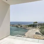 빌라 Beachfront Luxury Mare, Featuring A Heated Pool, Fitness Area, And Sauna
