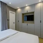 빌라 Beachfront Luxury Mare, Featuring A Heated Pool, Fitness Area, And Sauna