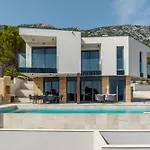 Beachfront Luxury Mare, Featuring A Heated Pool, Fitness Area, And Sauna 빌라 Potomje