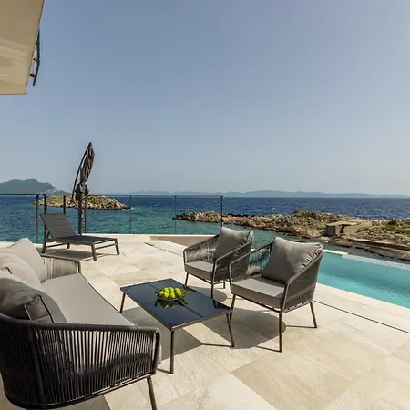 Willa Beachfront Luxury Mare, Featuring A Heated Pool, Fitness Area, And Sauna *