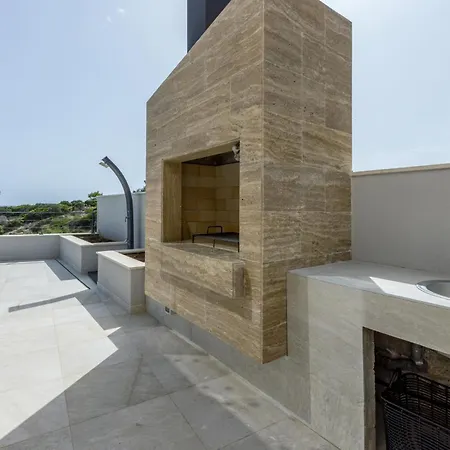 Beachfront Luxury Mare, Featuring A Heated Pool, Fitness Area, And Sauna Willa *
