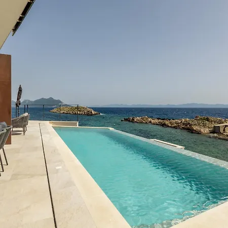 Beachfront Luxury Mare, Featuring A Heated Pool, Fitness Area, And Sauna * Potomje