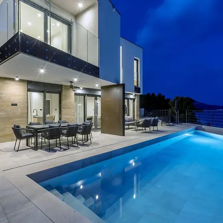 Willa Beachfront Luxury Mare, Featuring A Heated Pool, Fitness Area, And Sauna Potomje
