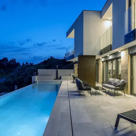 别墅 Beachfront Luxury Mare, Featuring A Heated Pool, Fitness Area, And Sauna *