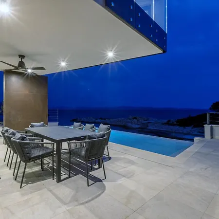 Beachfront Luxury Mare, Featuring A Heated Pool, Fitness Area, And Sauna Βίλα *