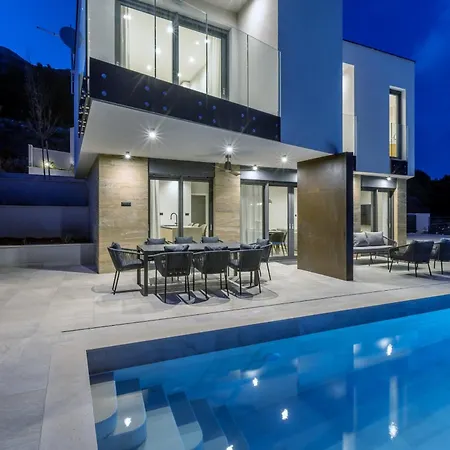 Willa Beachfront Luxury Mare, Featuring A Heated Pool, Fitness Area, And Sauna Potomje