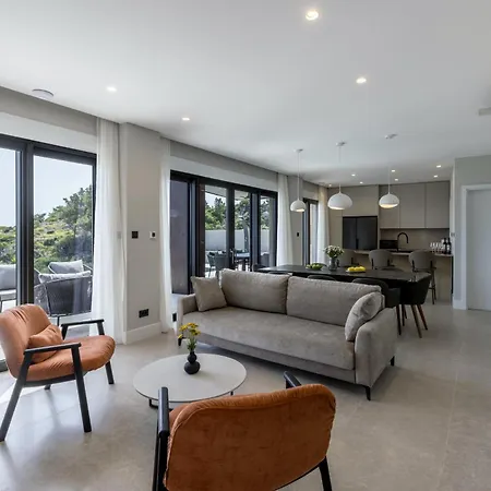 Beachfront Luxury Mare, Featuring A Heated Pool, Fitness Area, And Sauna Willa Potomje
