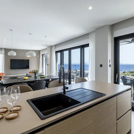 Beachfront Luxury Mare, Featuring A Heated Pool, Fitness Area, And Sauna Βίλα