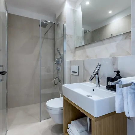 Luxury Mare, Direkt Am