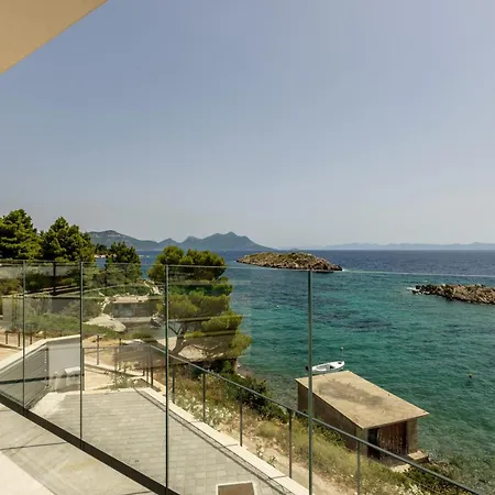 Beachfront Luxury Mare, Featuring A Heated Pool, Fitness Area, And Sauna Willa *
