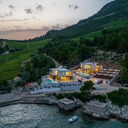 Willa Beachfront Luxury Mare, Featuring A Heated Pool, Fitness Area, And Sauna