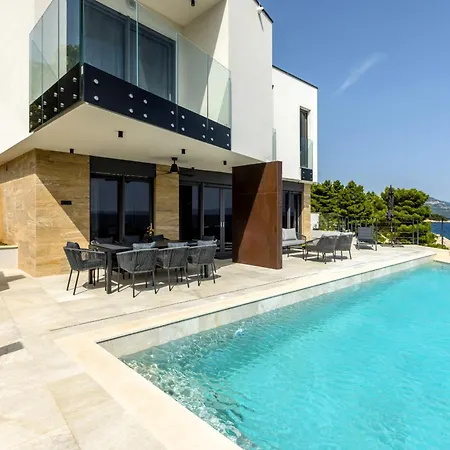 Beachfront Luxury Mare, Featuring A Heated Pool, Fitness Area, And Sauna *